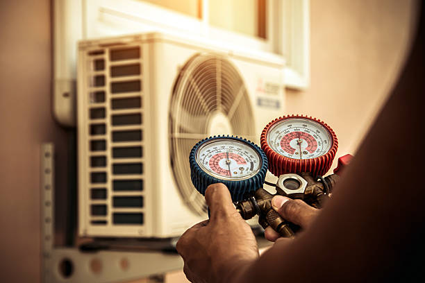 Professional Ac Installation technician working in Walford, IA
